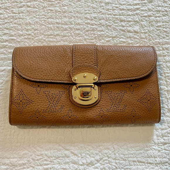 Louis Vuitton Mahina Iris Amelia Wallet - Picture 16 of 16